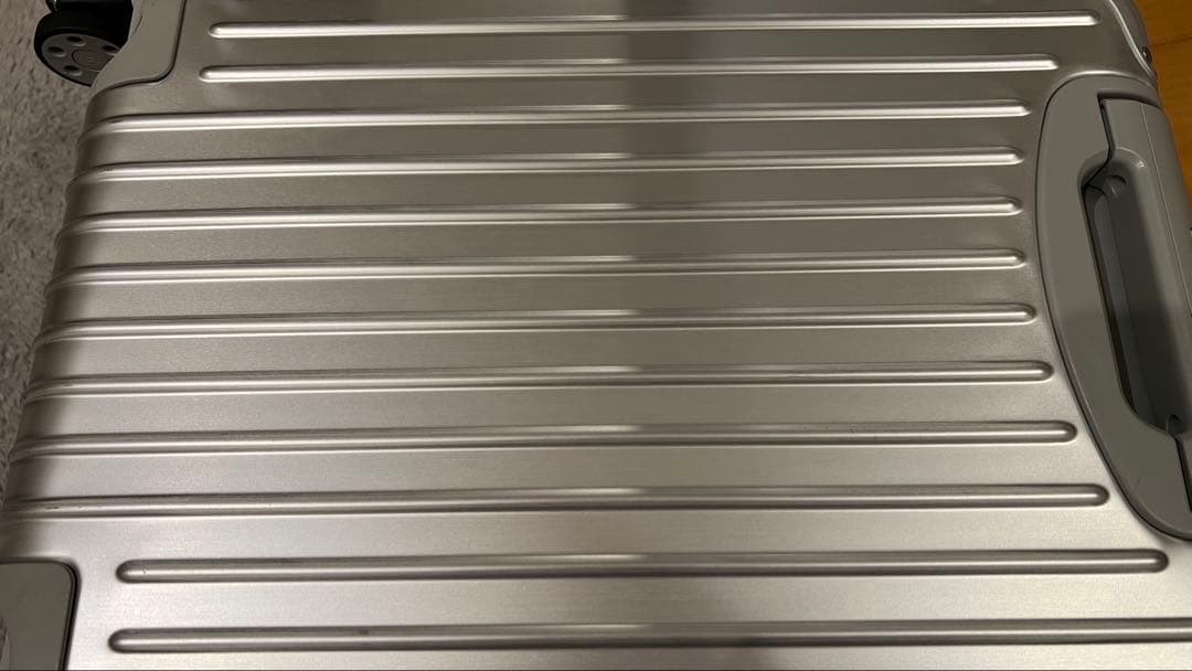 d*n様 【一点限り　極美品　50%引き】リモワ オリジナルキャビン 35L 4