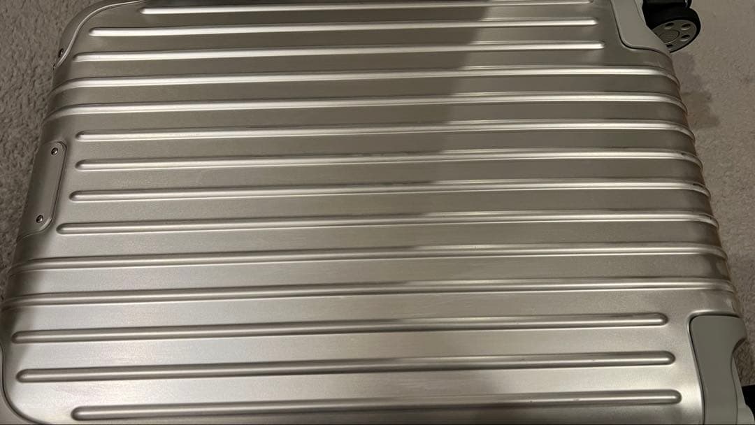 d*n様 【一点限り　極美品　50%引き】リモワ オリジナルキャビン 35L 4