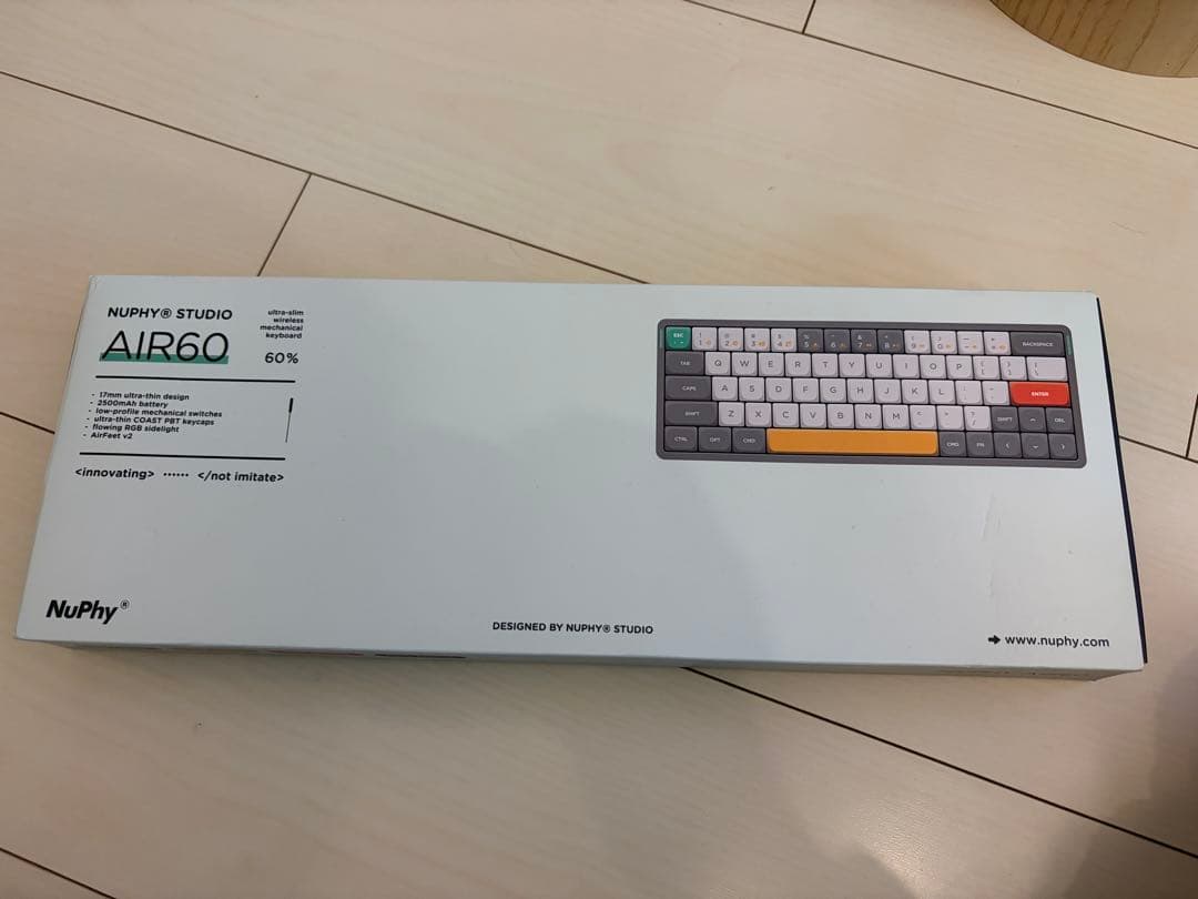 NuPhy AIR60キーボード 本体 とケース