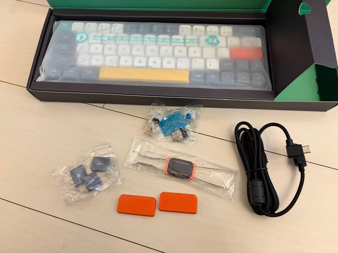 NuPhy AIR60キーボード 本体 とケース