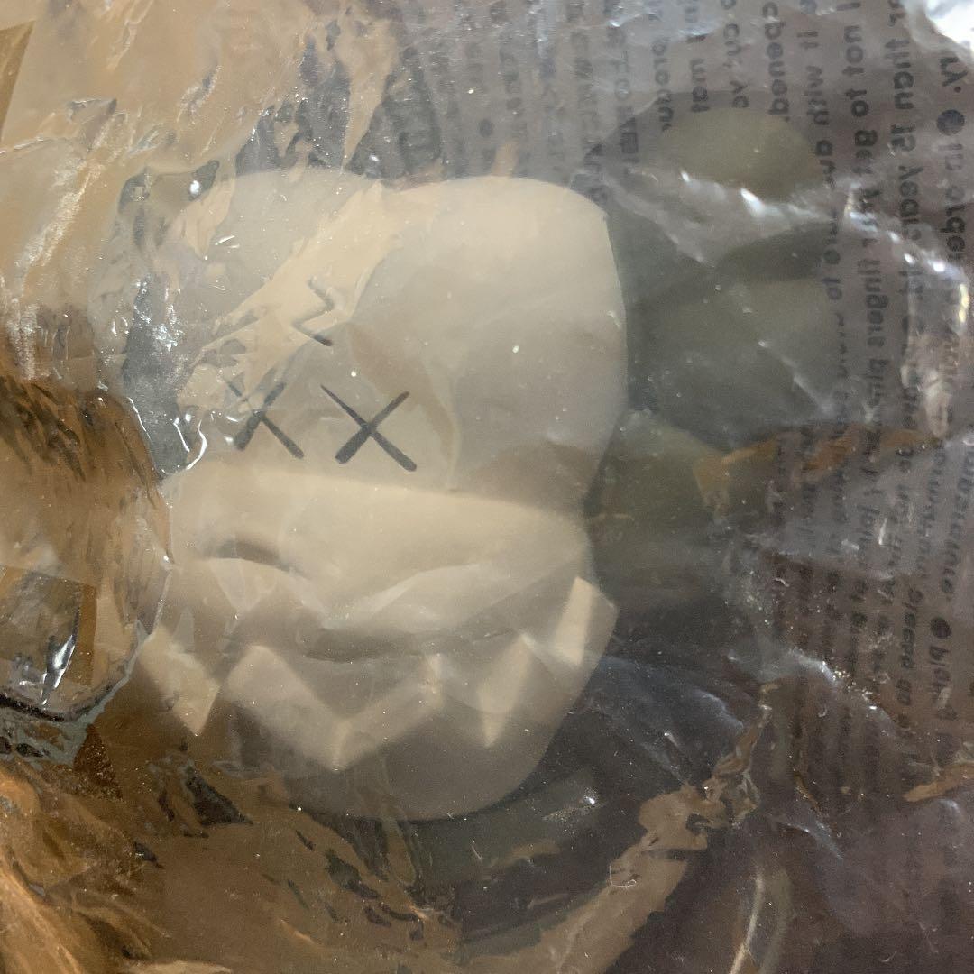 早い者勝ち!激レア未開封品！kaws ×BOUNTY× HUNTER スカルくん