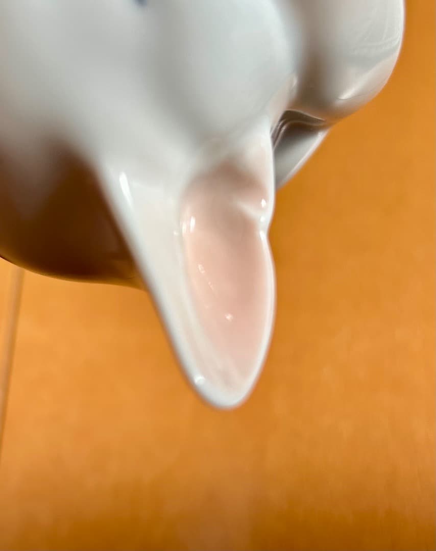   フィギュリン 眠り猫 白猫