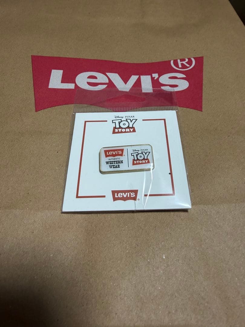 levi's トイストーリー　ピンズ