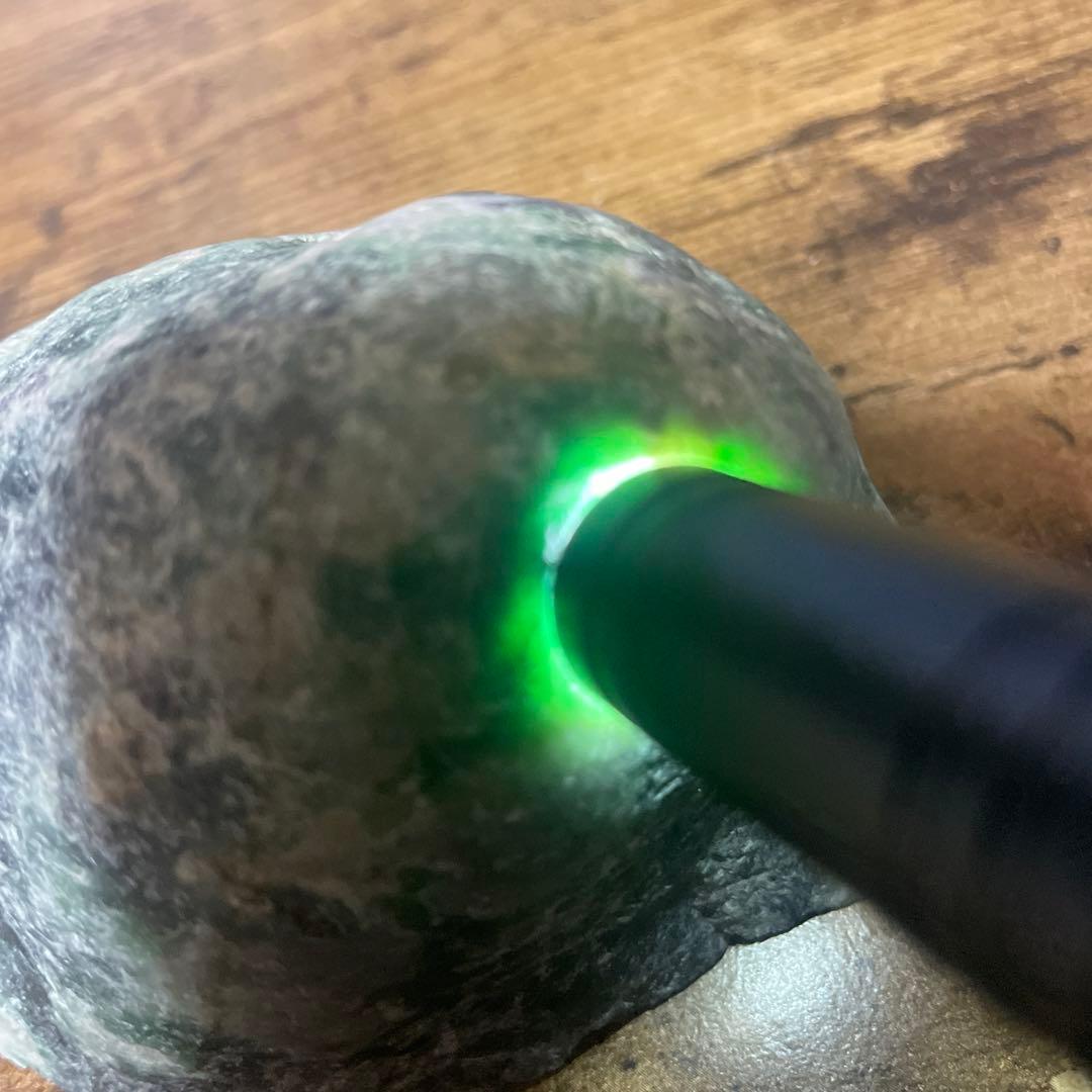610g 糸魚川 翡翠 緑灰黒
