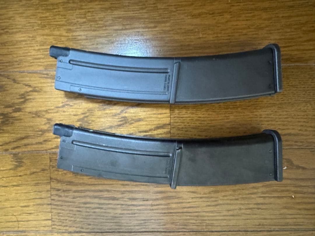 東京マルイ MP7A1 ガスブローバック　ダットサイト、予備マガジン付