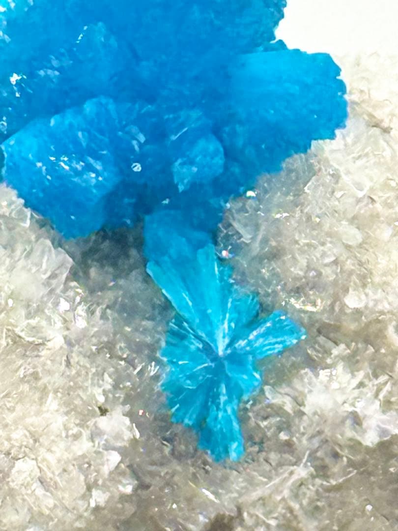 カバンサイト　原石　鉱物標本　ペンタゴナイト　アポフィライト