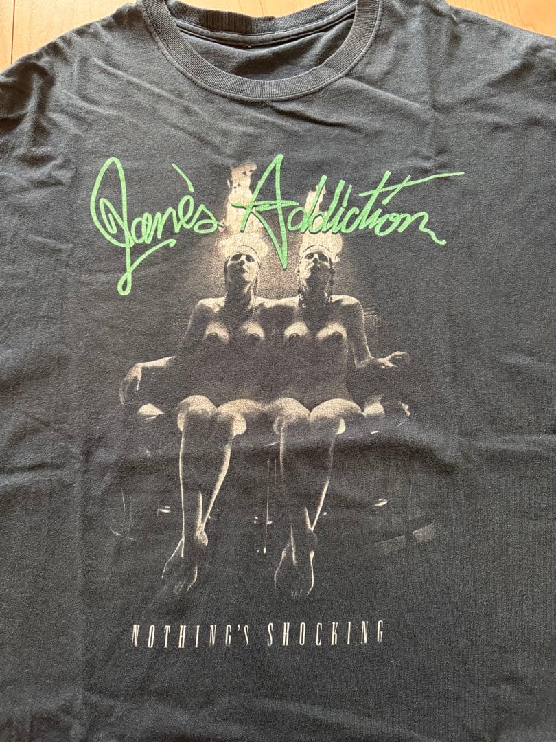 Jane's Addiction Nothing's Shocking Tシャツ