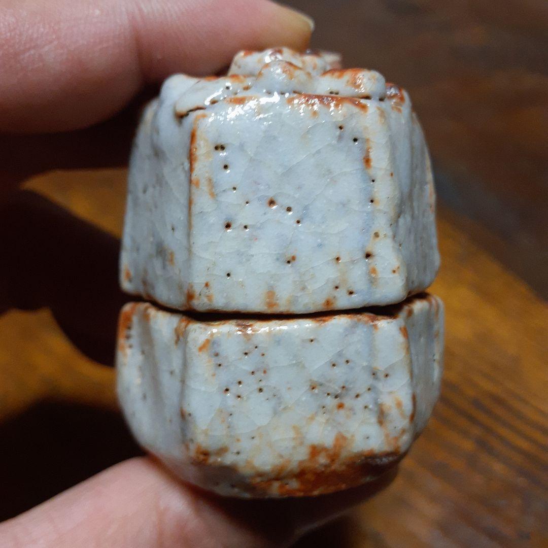 幻の桃山絵志野菊文香合