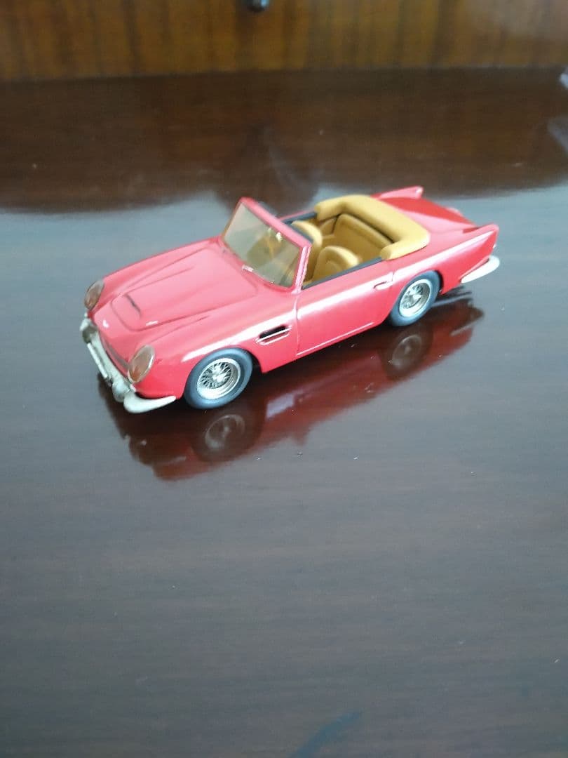 アストンマーチン　DB5