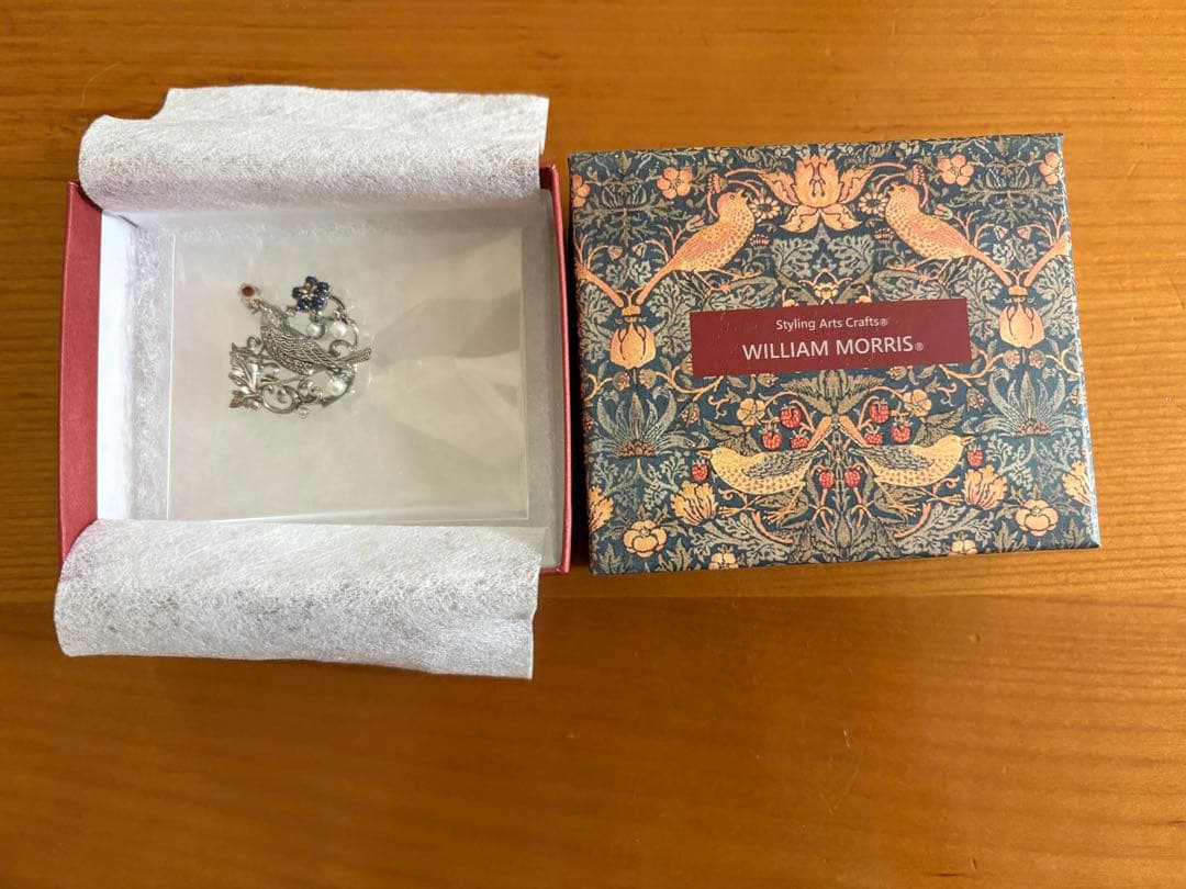 【新品・未使用】ウィリアム・モリス【いちご泥棒】　ペンダントブローチ