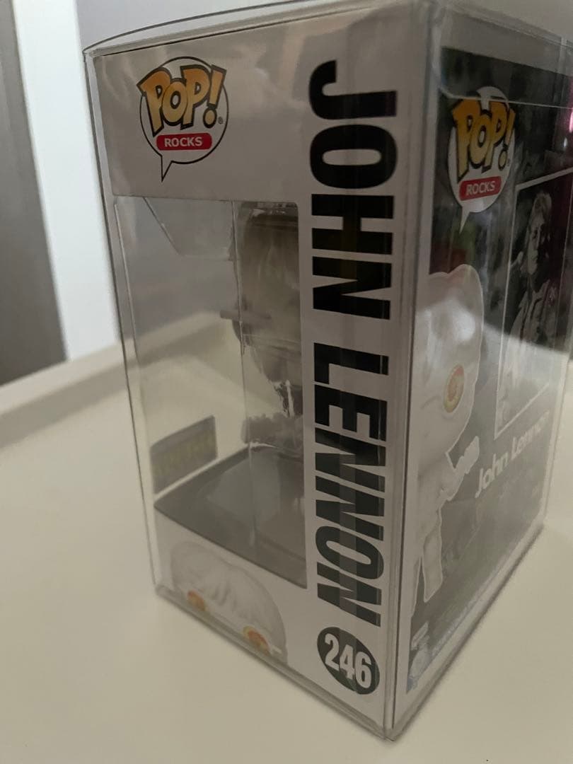 ビートルズ　ジョンレノン　フィギュア