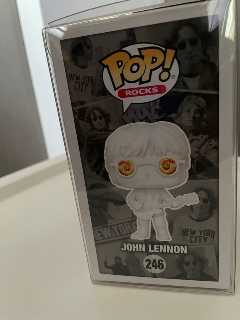 ビートルズ　ジョンレノン　フィギュア