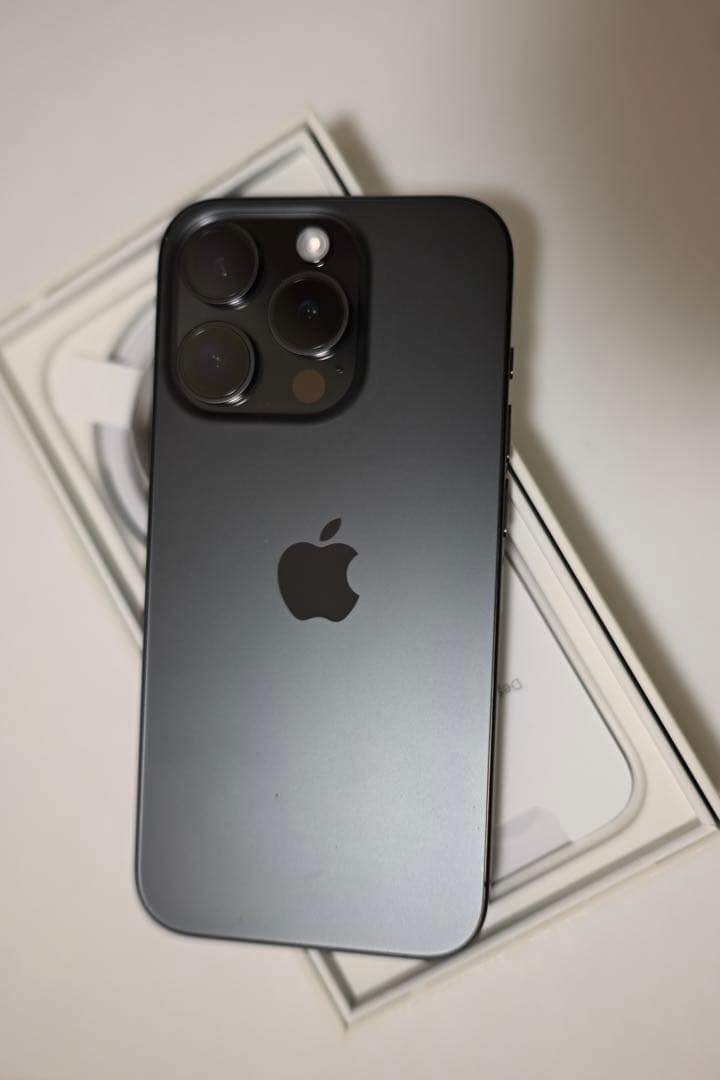 iPhone 15 Pro ブラックチタニウム　256GB