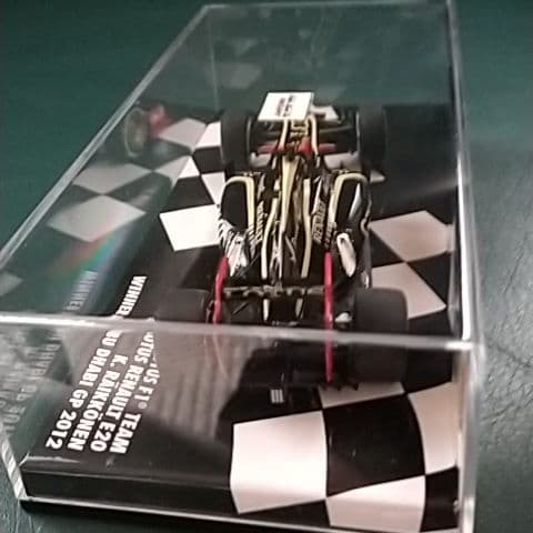 ミニチャンプスロータスF1E20K.ライコネンアブダビGP優勝モデル