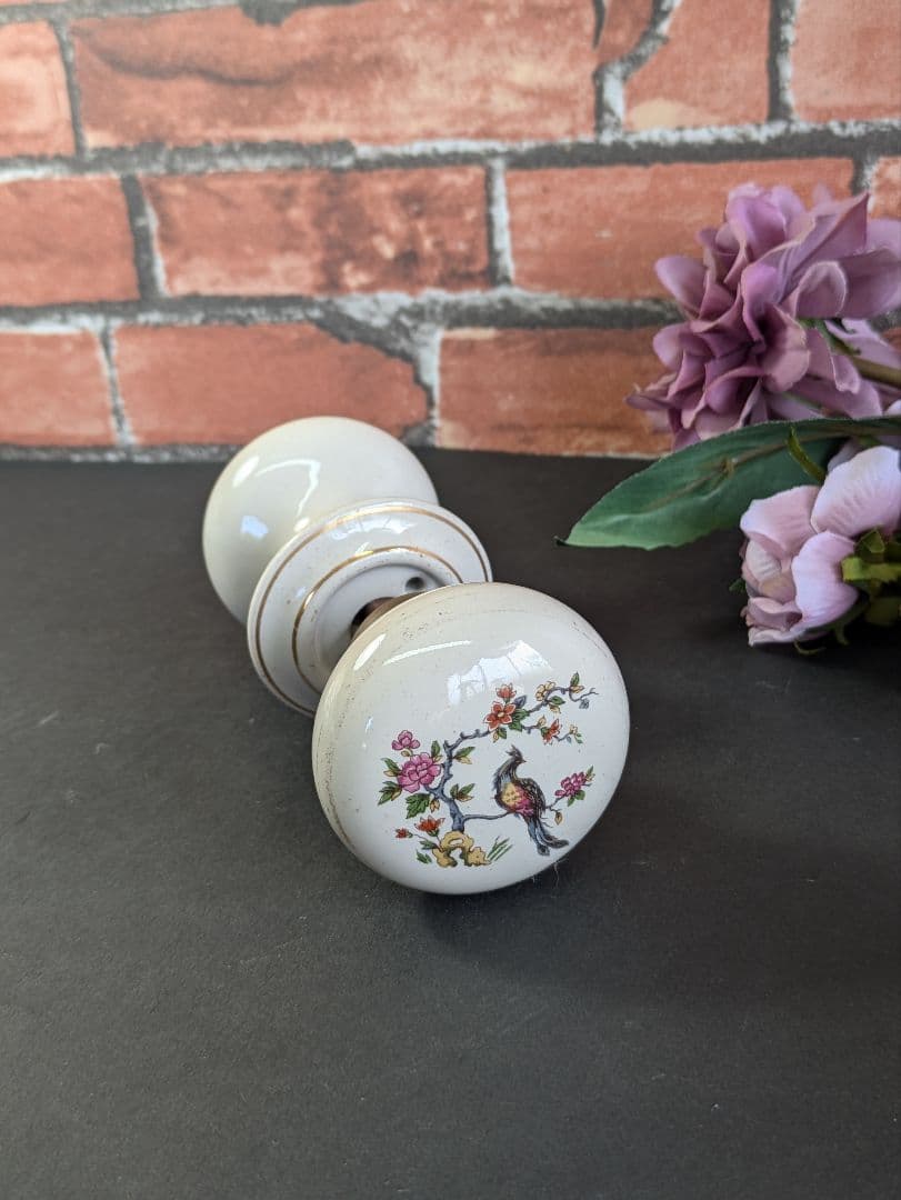 イギリス アンティーク 建材 ドアパーツ 陶器製 ドアノブ 握り玉 孔雀