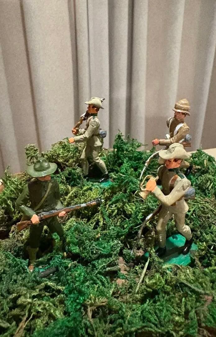 オーストラリア　兵隊人形