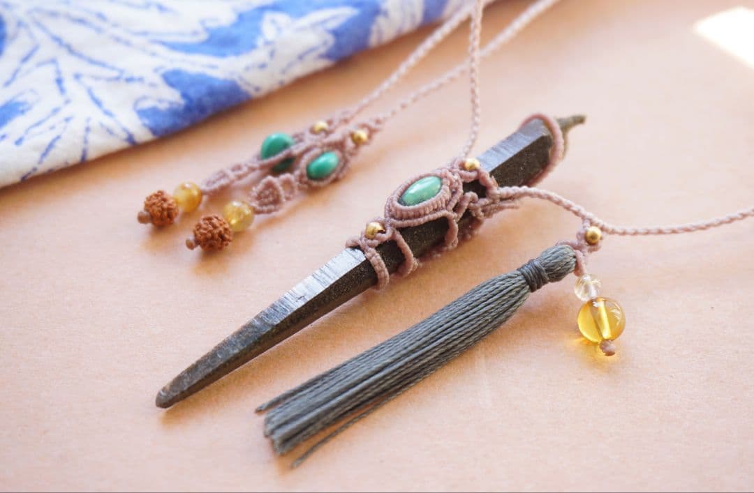 《まっすぐに》ヒマラヤ産クローライトクリスタル　ターコイズ　マクラメ　ネックレス