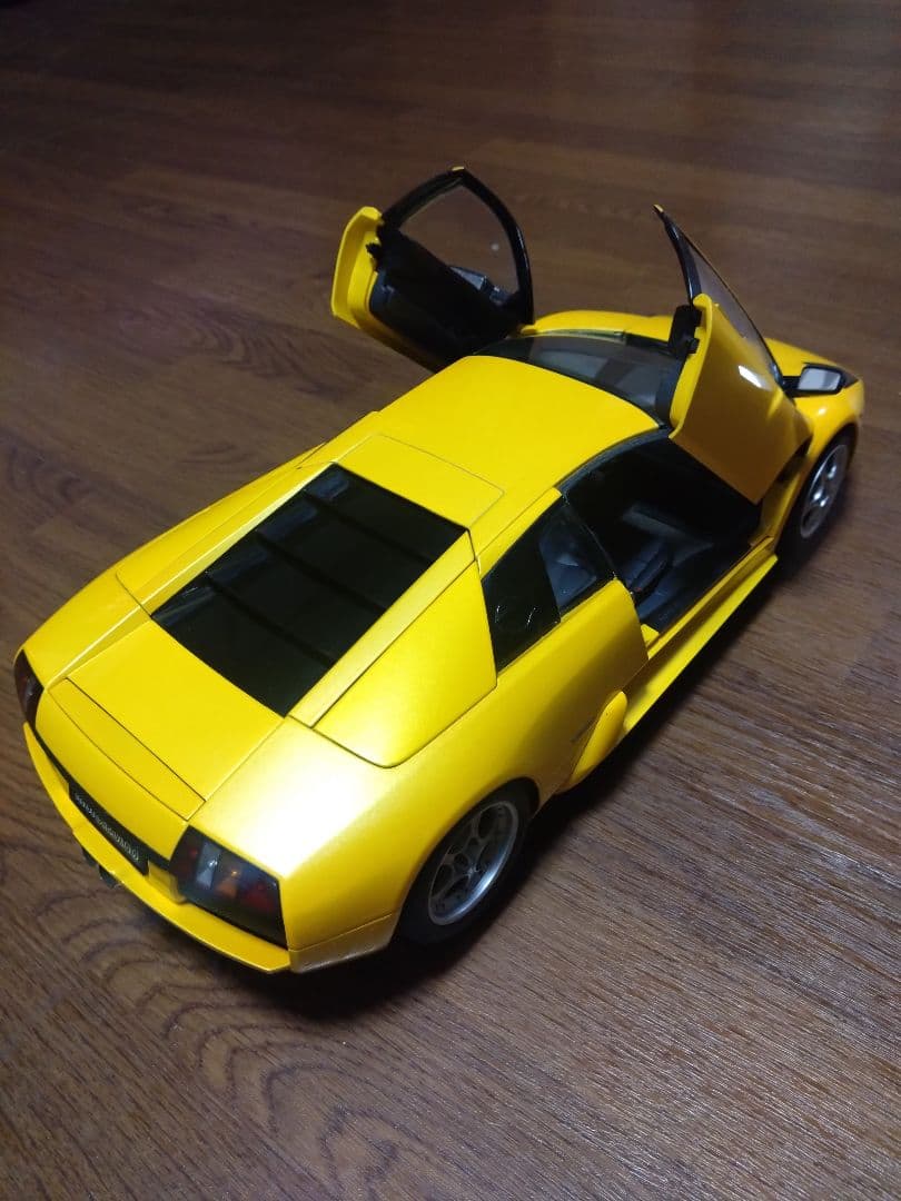 ムルシエラゴ　メタリックイエロー　1/12　Autoart