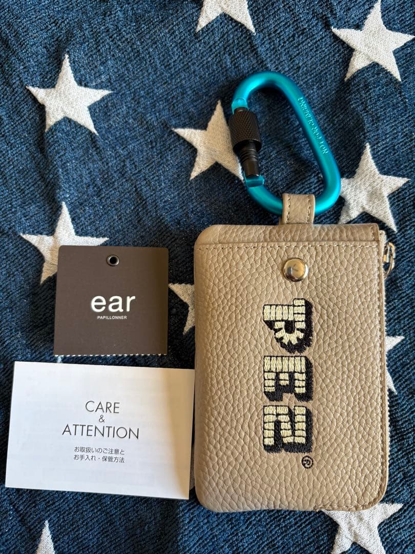 ペッツ×イア パピヨネ 牛革 カラビナ付きパス＆キーケース グレージュ