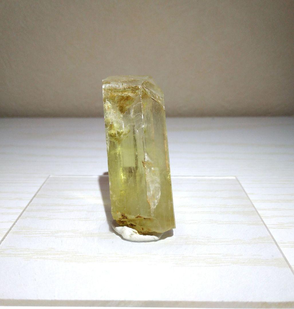 ヒデナイト　宝石質鉱物標本