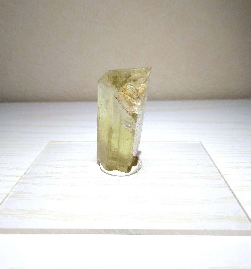 ヒデナイト　宝石質鉱物標本