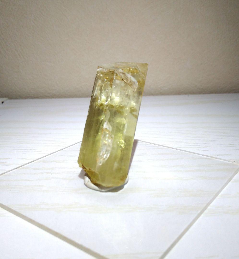 ヒデナイト　宝石質鉱物標本