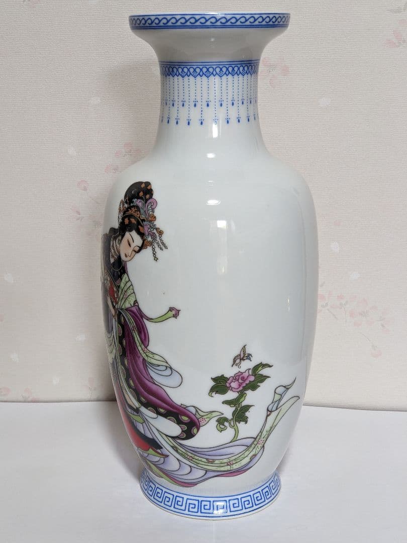 ♦中国陶磁器 瓔珞紋 団扇美人図 粉彩花瓶 陶画工１級職人手描き絵付け骨董品