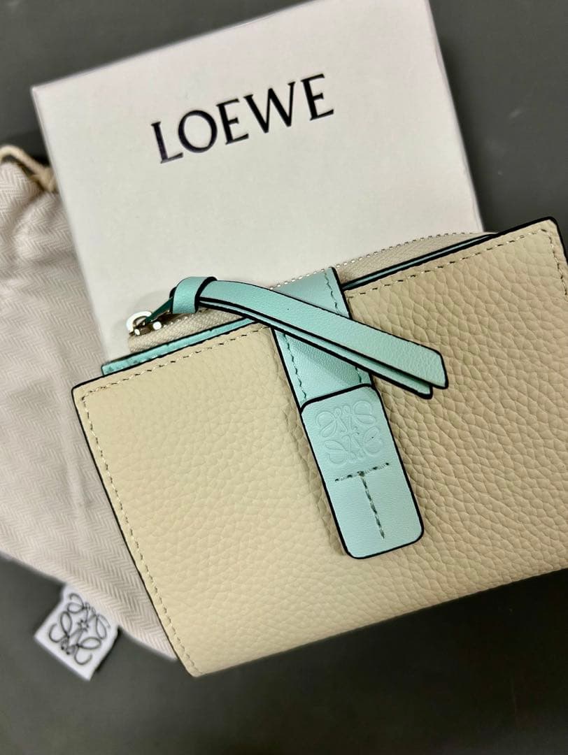 LOEWE 二つ折り財布 新品未使用 春カラーミニ財布