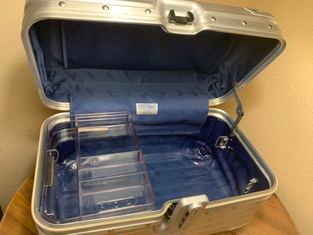 リモワ　　REMOWA ビューティーケース　バニティケース