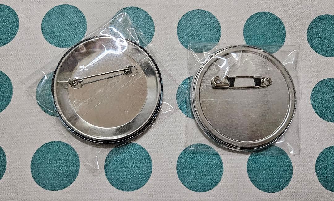 【新品】初音ミク マルイ 缶バッジ 等身 & ロゴ ヴァンパイア フェス