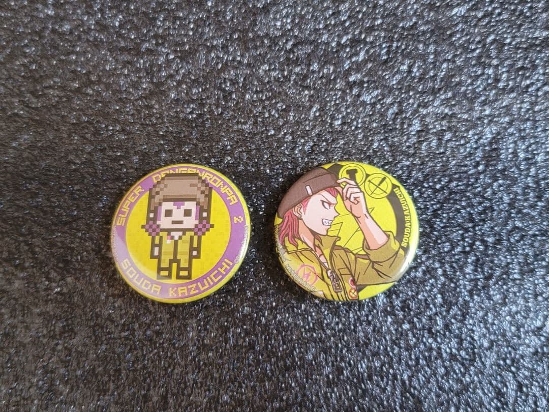 スーパーダンガンロンパ2 左右田和一カラオケの鉄人コラボ缶バッジ2点セット