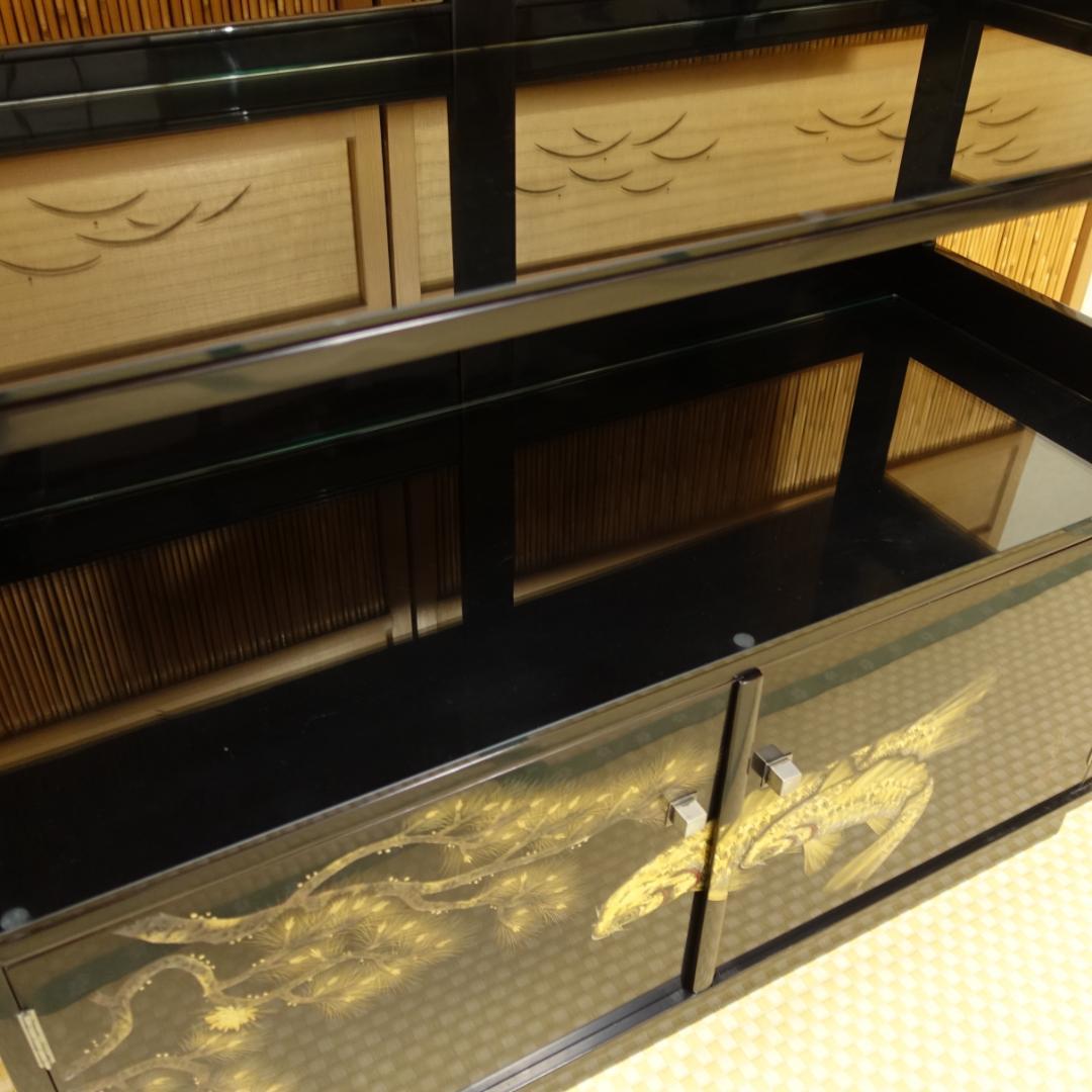 送料無料 輪島塗 沈金師 小西啓介 黒塗 沈金 松鯉図 飾棚 天然木製漆器