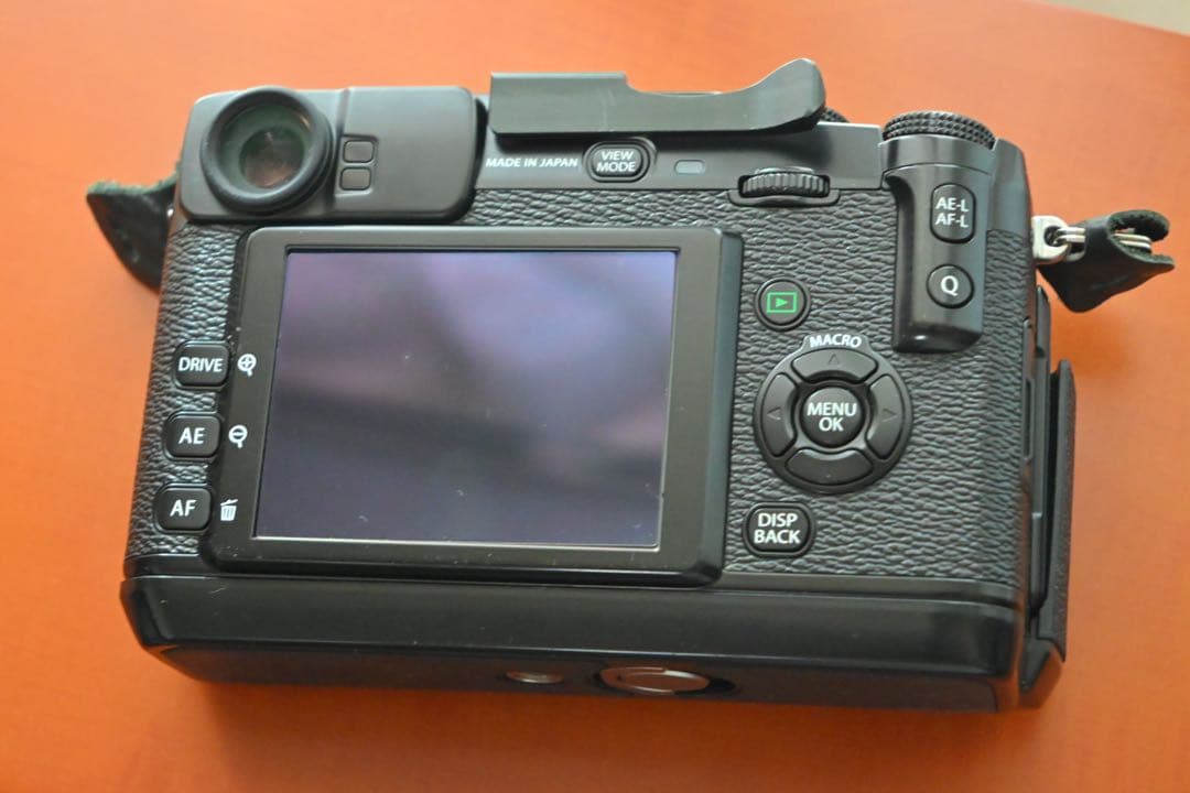 FUJIFILM X Pro1ボディ、専用グリップ　化粧箱