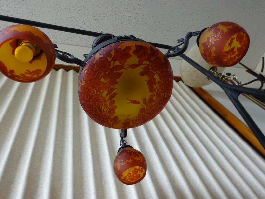 ガレコレクション　6灯シャンデリア　真鍮　カメオ掘り　アカネライティング