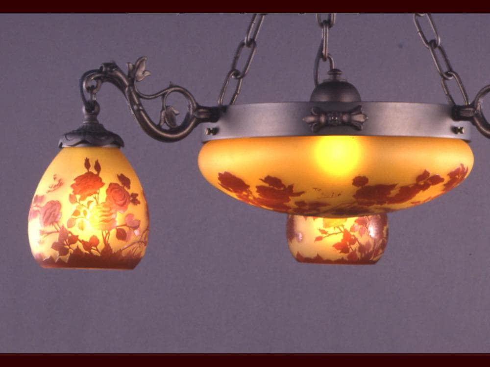 ガレコレクション　6灯シャンデリア　真鍮　カメオ掘り　アカネライティング