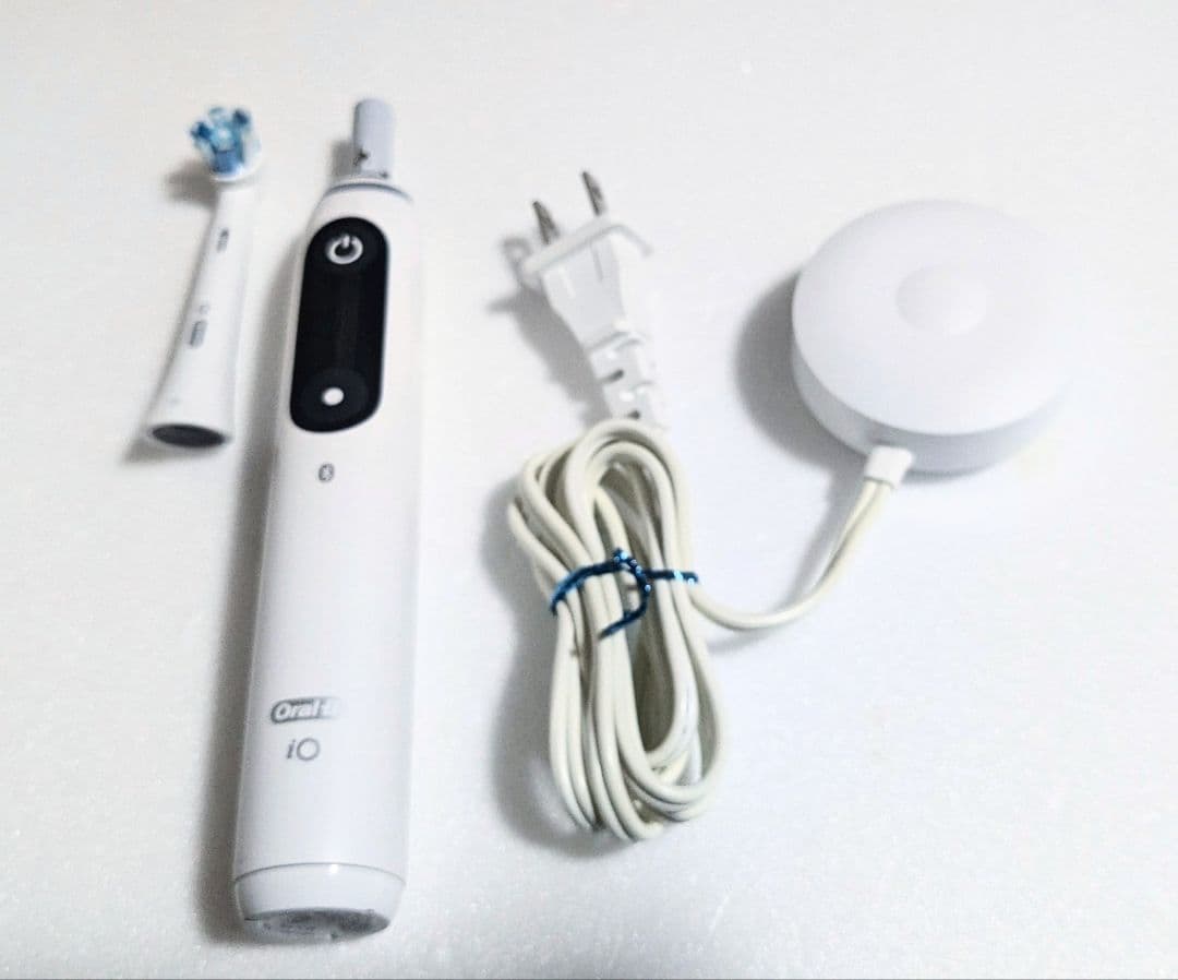 美品!　ブラウン　電動歯ブラシ　オーラルB　 io 8　Type3758　動作品