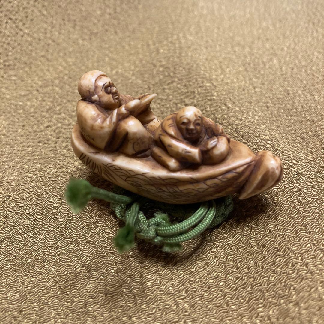 極上　根付　天然素材　和彫　置物　骨董　飾り物　古美術細密細工5.2×2.2cm