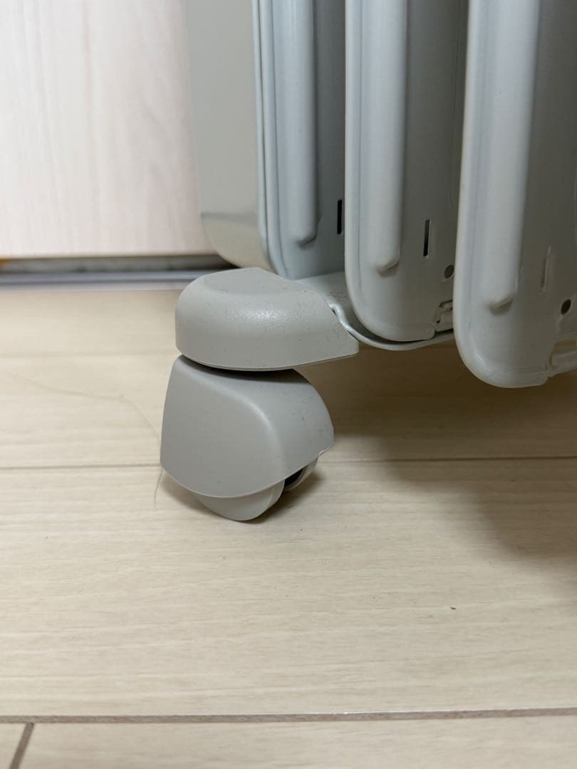 【美品】DeLonghi デロンギ オイルヒーターKHD410812-GC