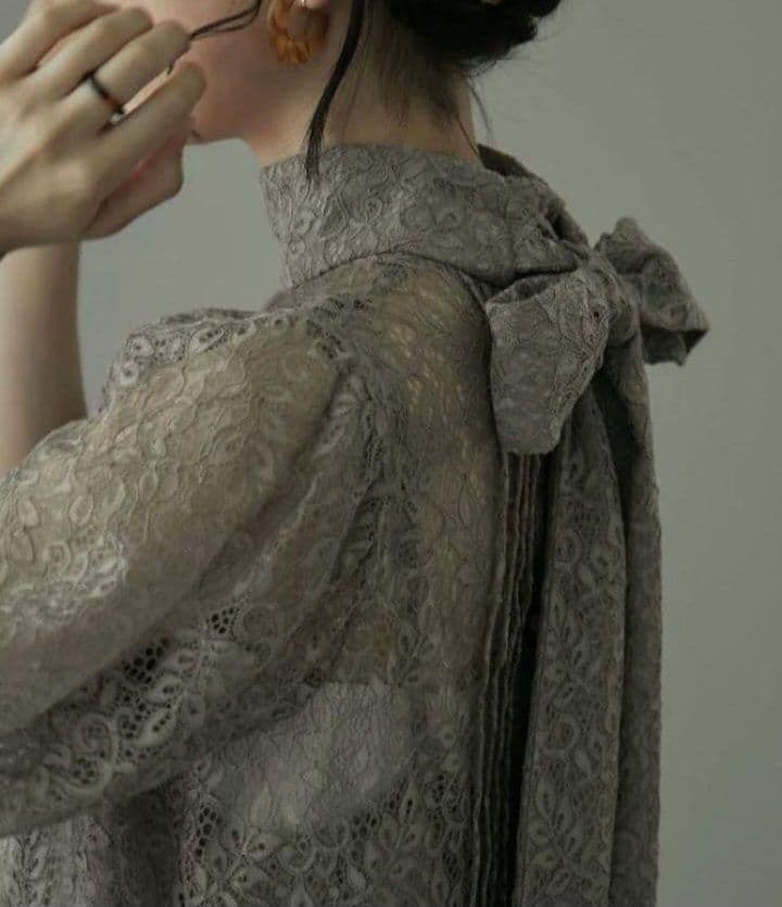 etoll. エトル インナー付きバックリボンレースドレスワンピース グレージュ