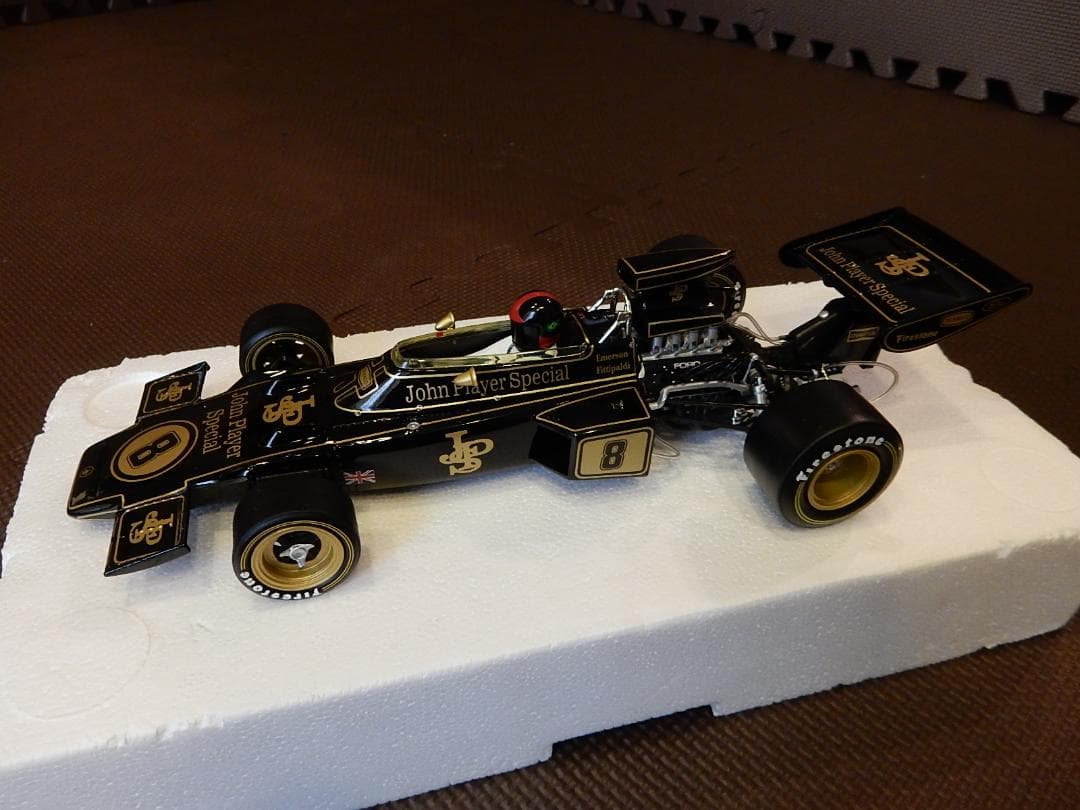 1/18 ロータス 72D　#8 E.Fittipaldi JPSロゴ