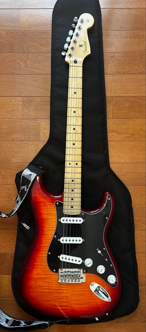 ほぼ新品フェンダーFender Stratocaster CherryBurst