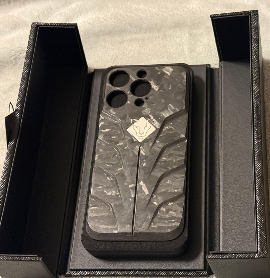 iPhone MagSafe カーボンファイバーケース ゴールデンコンセプト