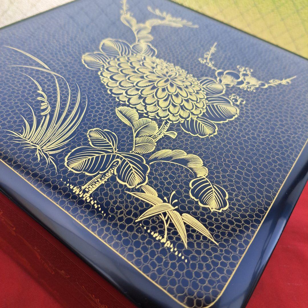 【輪島塗　7.5寸\"2段重箱&重箱台】布着本堅地　沈金\"四君子　未使用品