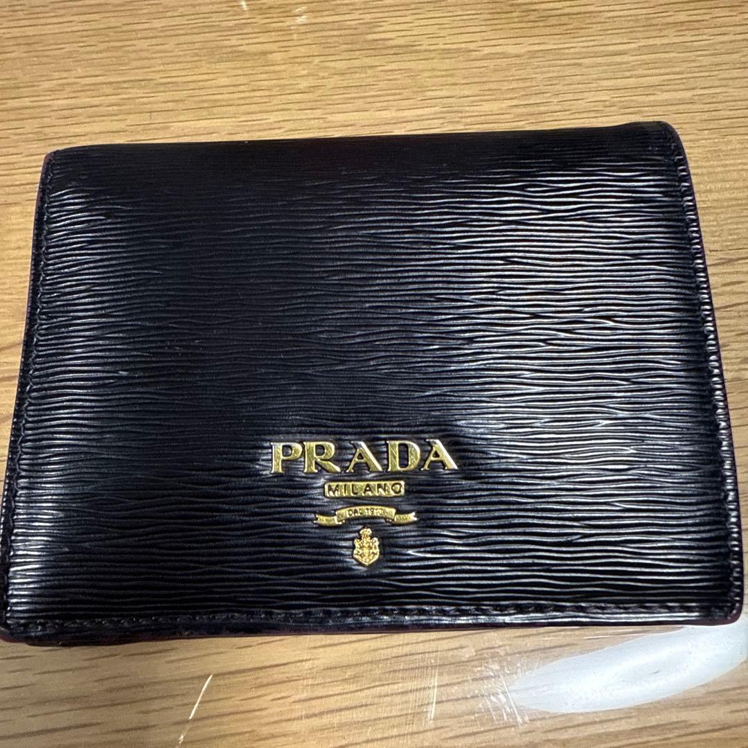 PRADA 二つ折り財布　ブラック