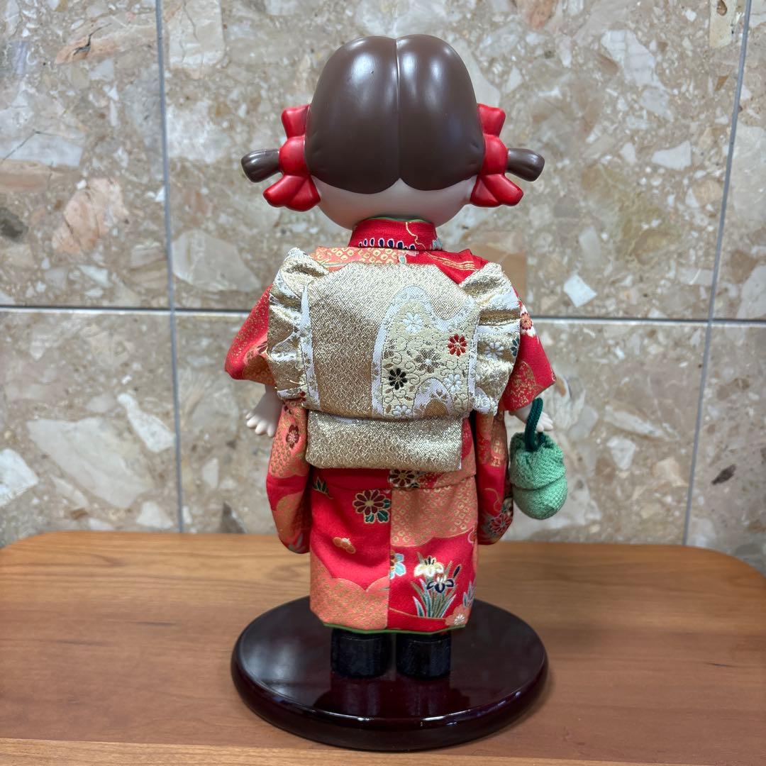 ペコちゃん誕生50周年記念　晴れ着ペコちゃん　茜