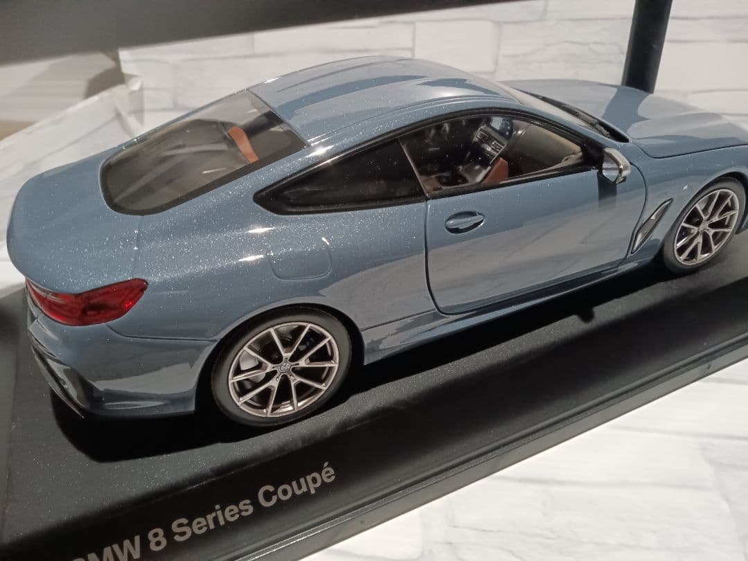 1/18 BMW 8シリーズ　クーペ　ディーラー品　ミニカー　ブルーグレー