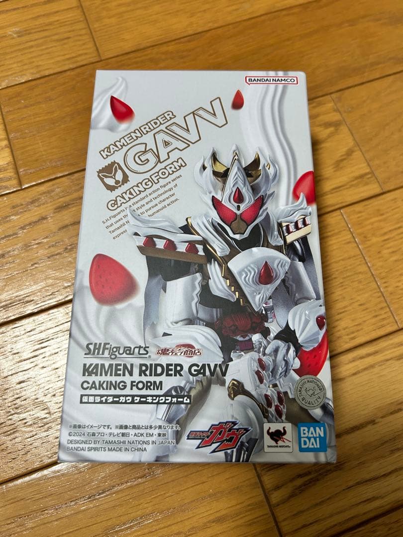 S.Hフィギュアーツ 仮面ライダーガヴ ケーキングフォーム ※手パーツ欠品あり