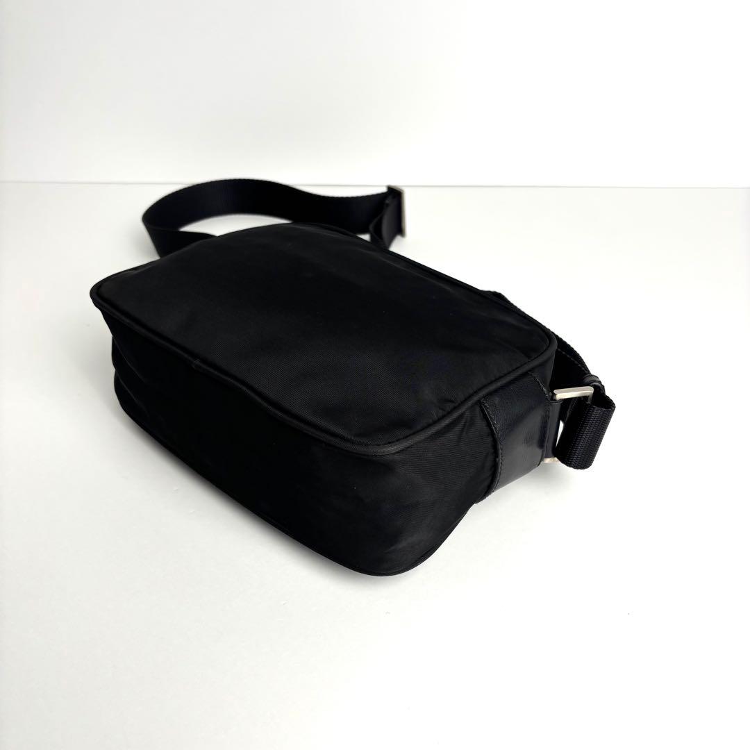 極美品 PRADA プラダ ショルダーバッグ カメラバッグ ナイロン レザー