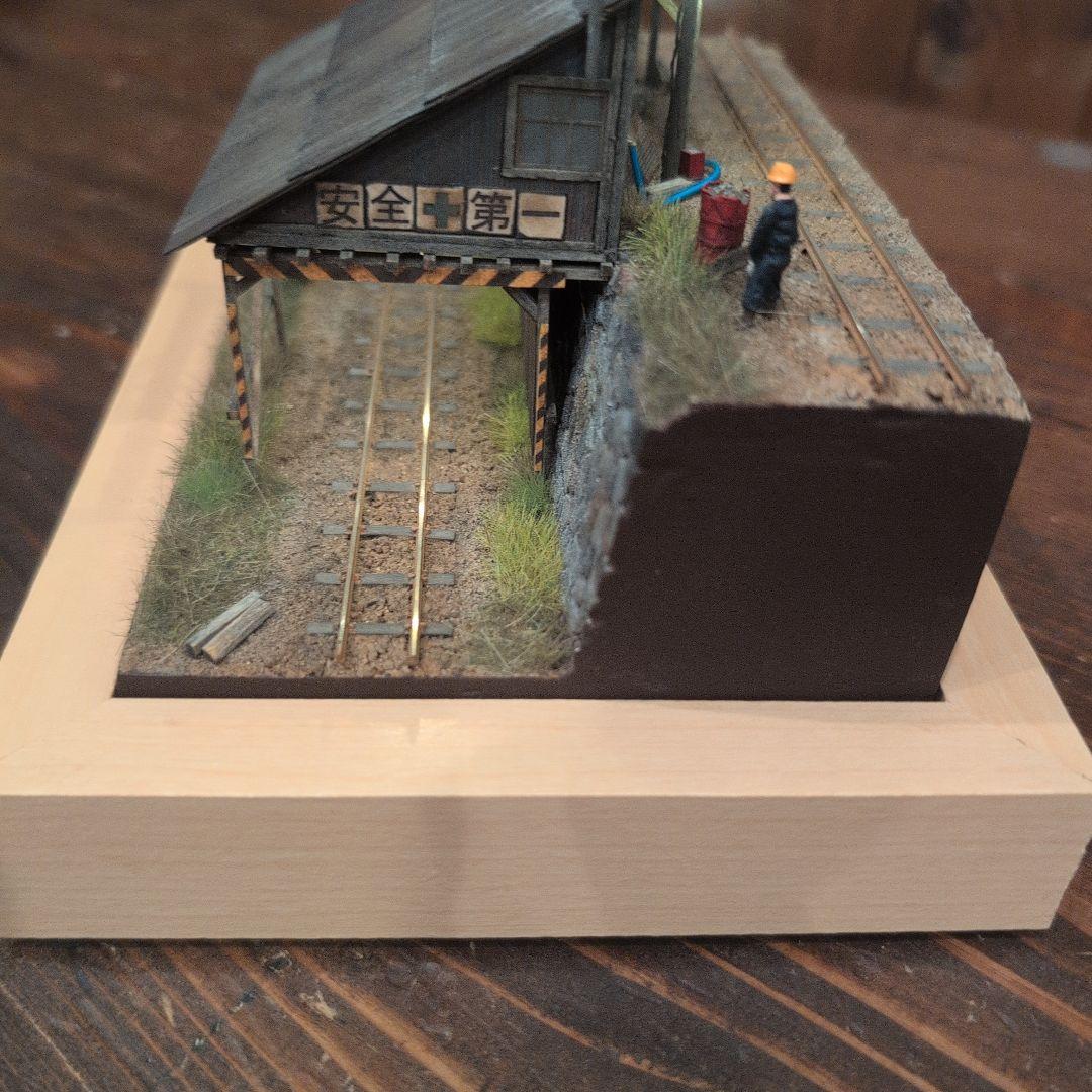 HOゲージ鉄道模型 安全第一の標識付き