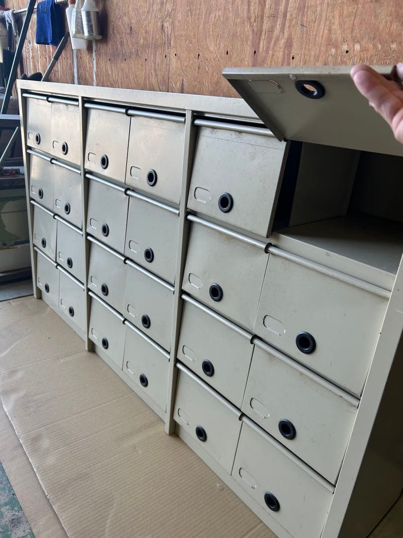 アイボリー シューズロッカー 16個収納